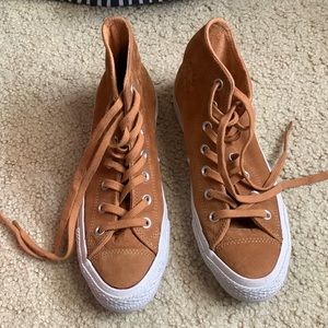 Sunday SALE Converse Suede Tan